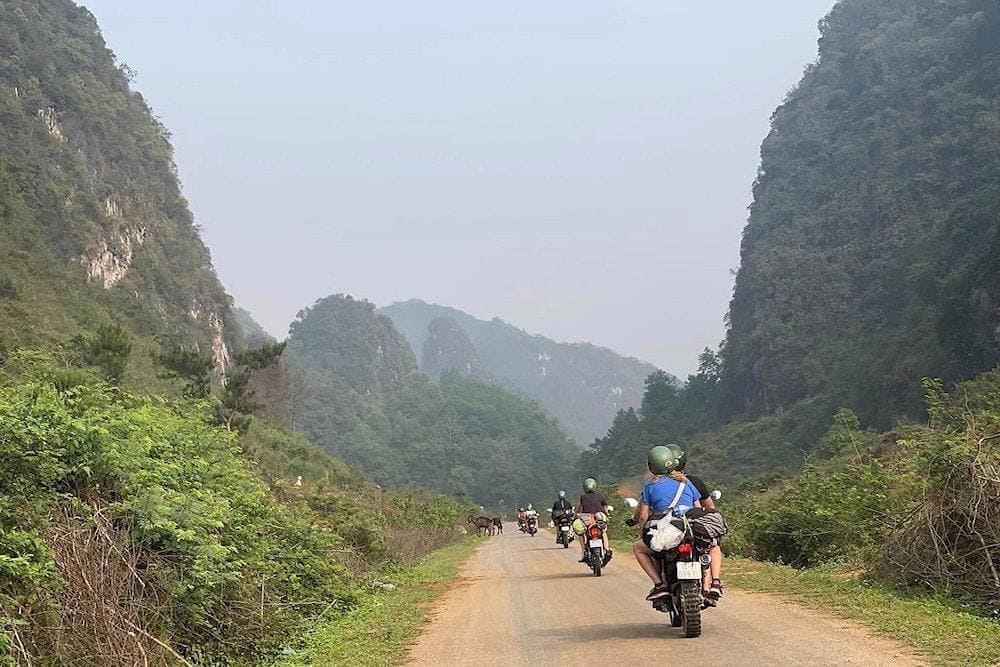 From sweeping mountain passes to ethnic villages, every mile offers travelers a glimpse into the rugged beauty of Northern Vietnam (Source: Internet)